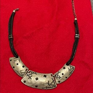 Elegant Black and Gold Necklace Vintage